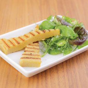 ITALIENSK POLENTA MED LAKRITS PÅ SALLADSBÄDD